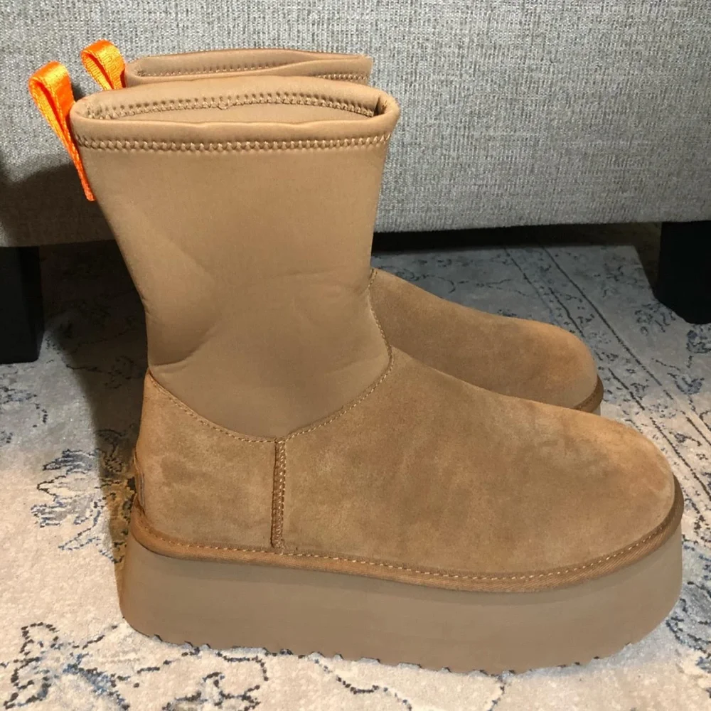 UGG Classic Dipper Boot in Chestnut - Picture 6 of 11